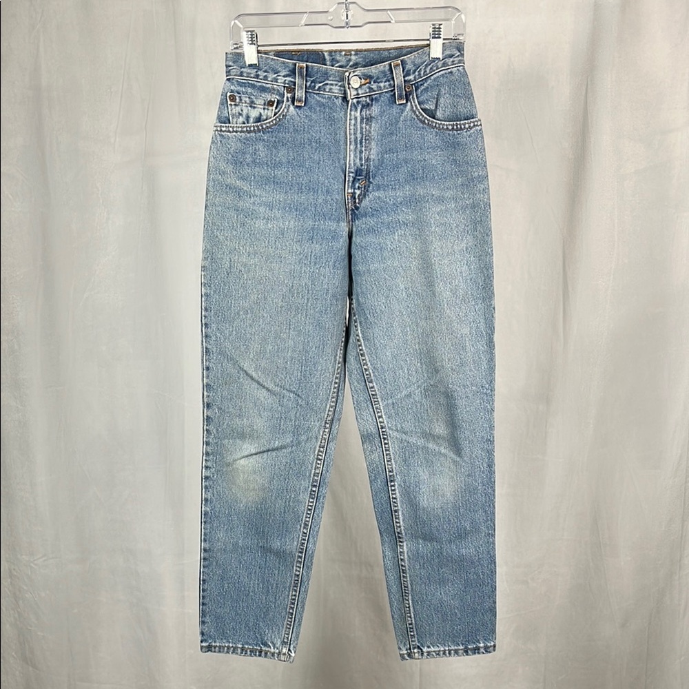 Vintage Levi’s 550 Relaxed Fit Tapered Leg.
